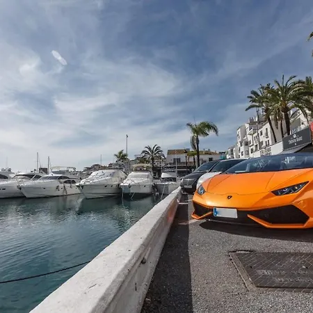 Jardines Del Puerto En Pleno Centro De Puerto Banus