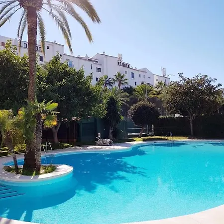 Jardines Del Puerto En Pleno Centro De Puerto Banus Marbella