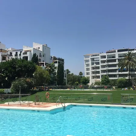 Jardines Del Puerto En Pleno Centro De Puerto Banus *